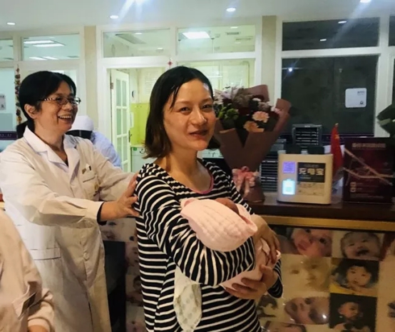 真愛婦產(chǎn)迎來雙胞胎公主，勇敢寶媽為愛堅持順產(chǎn)
