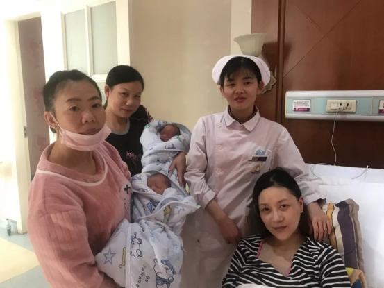 真愛婦產(chǎn)迎來雙胞胎公主，勇敢寶媽為愛堅持順產(chǎn)