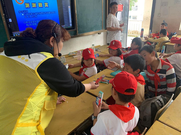 助力公益，奉獻愛心|德韓口腔走進麻城乘馬崗凱德希望小學