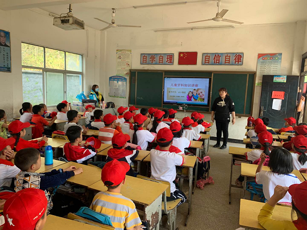 助力公益，奉獻愛心|德韓口腔走進麻城乘馬崗凱德希望小學