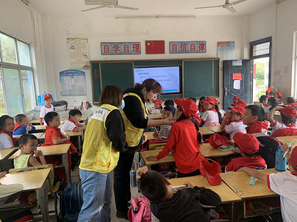 助力公益，奉獻愛心|德韓口腔走進麻城乘馬崗凱德希望小學